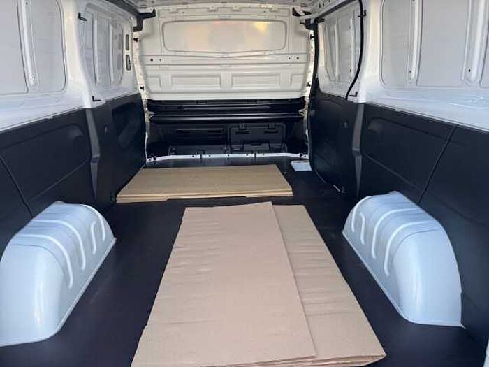 Nissan Primastar 2,7t dCi 130 DPF L1H1 Sortimoausbau! N-CONNECTA